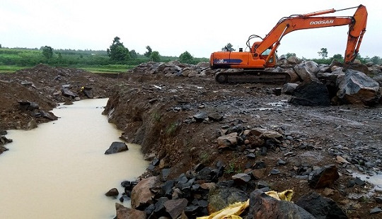 Gia Lai: Ruộng lúa bị cày nát để lấy khoáng sản