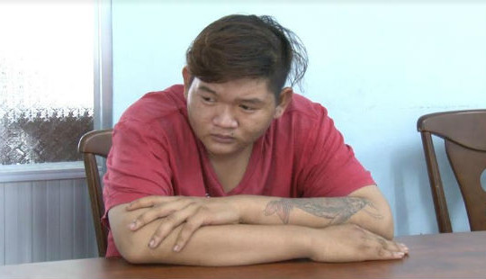 Không gặp được đối thủ, đập phá xe mô tô rồi bỏ trốn