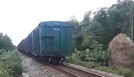 Quảng Nam: Tàu chở hàng bị đứt toa
