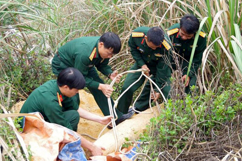 Quảng Ngãi: Cưa bom lấy thuốc nổ, một người tử vong