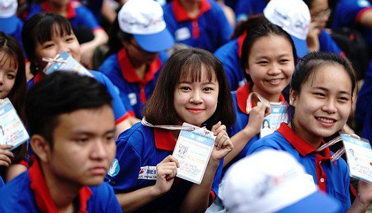 Nữ sinh viên ĐH Sài Gòn chuẩn bị cho chương trình Tiếp sức mùa thi 2018