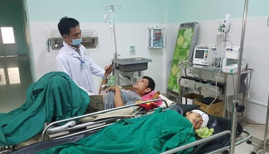 Phó Thủ tướng chỉ đạo khắc phục hậu quả vụ lật xe khách trên đèo Lò Xo