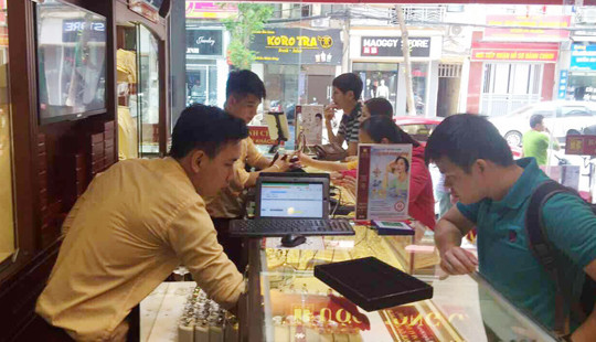Giá vàng hôm nay tiến sát ngưỡng 37 triệu đồng mỗi lượng