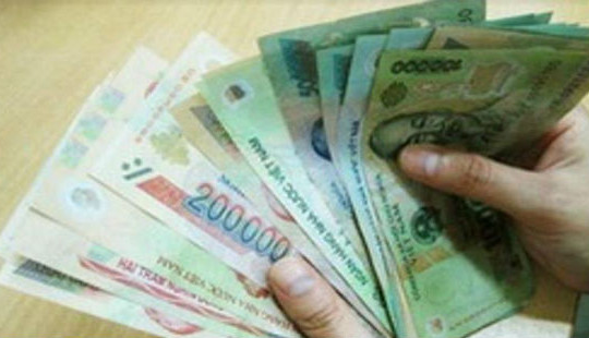 Chủ tịch xã ăn chặn tiền hỗ trợ hạn hán của người dân