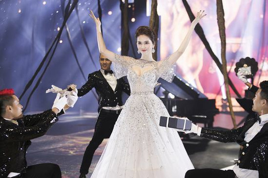 “Nữ hoàng nội y” Ngọc Trinh hoá công chúa lọ lem trong show diễn của NTK Đỗ Long