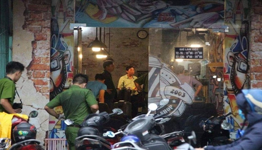 Truy bắt nhóm thanh niên đâm chết người ở tiệm cắt tóc