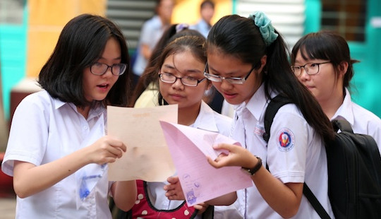 Biết điểm của con, phụ huynh Hà Nội lại nơm nớp chờ điểm chuẩn lớp 10