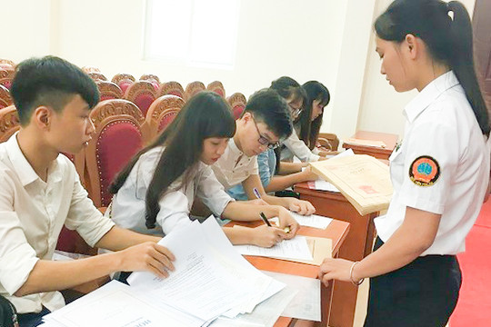 Học sinh trúng tuyển vào lớp 10 công lập cần lưu ý khi làm thủ tục nhập học