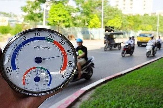 Nhiệt độ tăng mức 40 độ C, Hà Nội nắng nóng gay gắt