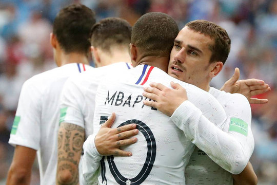 Pháp hạ Uruguay vào bán kết World Cup 2018
