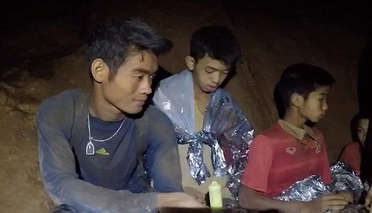 Huấn luyện viên đội bóng Thái Lan được đưa ra sớm hơn dự kiến vì sức khỏe yếu