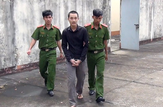 Tên trộm háo sắc gạ tình nữ nạn nhân xinh đẹp