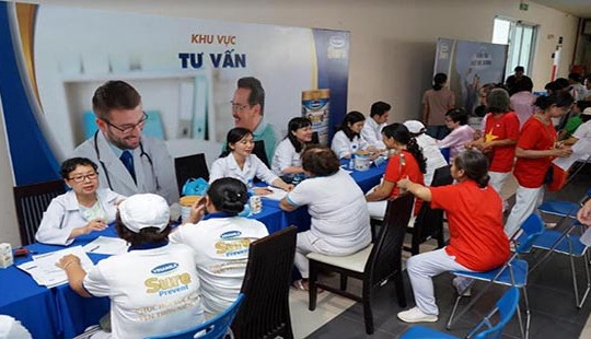 Vinamilk Sure Prevent đồng hành cùng 3.000 người cao tuổi tại Giải thi đấu thể dục dưỡng sinh TP. HCM