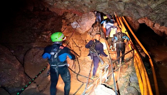 Thái Lan triển khai chiến dịch cuối giải cứu đội bóng nhí ra khỏi hang