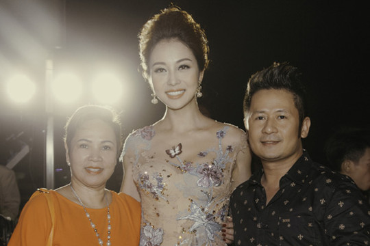 Hoa hậu Jennifer Phạm diện váy xuyên thấu và quyến rũ bên ca sĩ Bằng Kiều