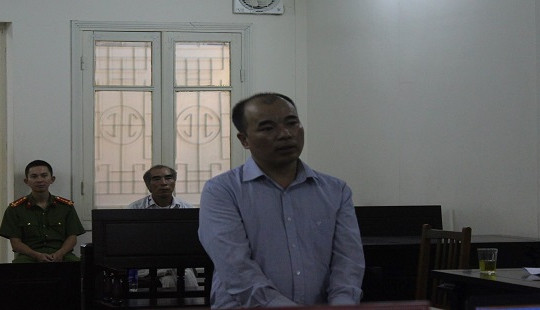 Mượn xe ô tô của con trai đi mua 8.000 viên ma túy