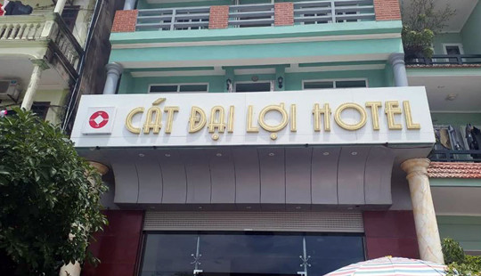 Làm rõ chuyện khách sạn “chặt chém” giá và đuổi khách trong đêm