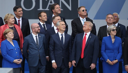 Ông Trump “lạc lõng” trong bức ảnh chụp cùng các nhà lãnh đạo thế giới