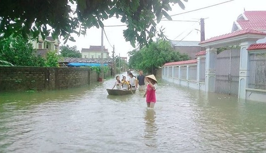 Nhiều tỉnh ven biển từ Nam Định đến Hà Tĩnh ngập sâu do mưa bão