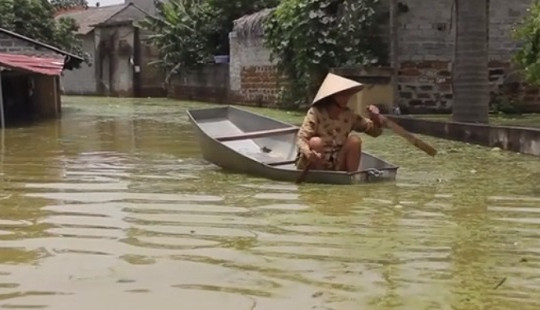 Ngập lụt kéo dài giữa Thủ đô, cuộc sống người dân bị đảo lộn