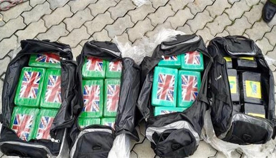 100 bánh cocaine giấu trong container phế liệu nhập khẩu