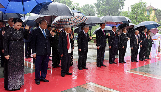 Lãnh đạo Đảng, Nhà nước dâng hương tưởng niệm các Anh hùng liệt sỹ