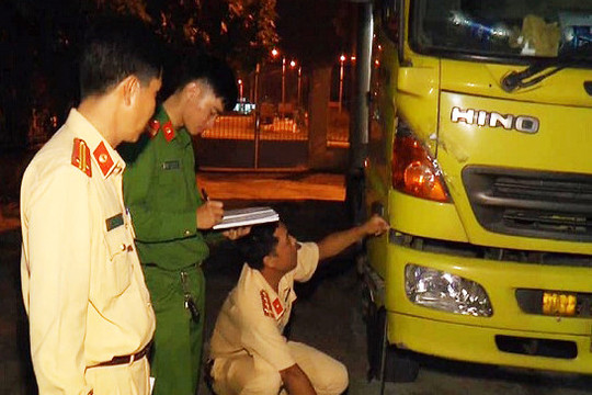 Tông cụ bà 73 tuổi nguy kịch, tài xế lái xe bỏ trốn