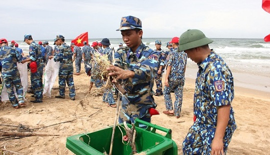 Làm sạch biển để đất nước phát triển một cách bền vững