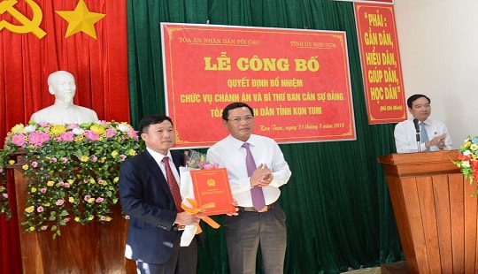 Trao quyết định bổ nhiệm Chánh án TAND tỉnh Kon Tum