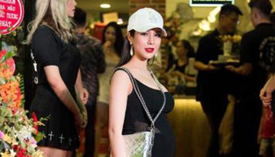 Bà bầu Diệp Lâm Anh lên đồ chất lừ thu hút mọi ánh nhìn khi dự sự kiện