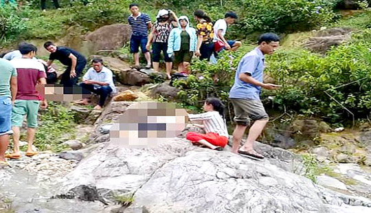 Hai anh em ruột đuối nước thương tâm khi đi tắm ao