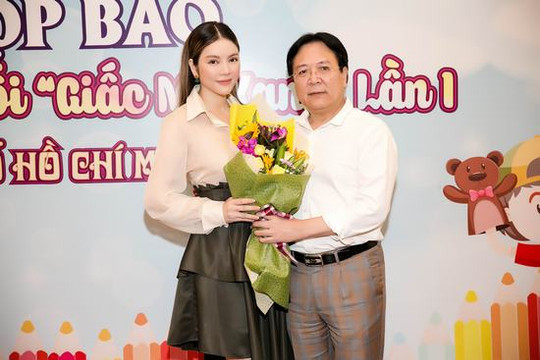 Lý Nhã Kỳ hào hứng với nghệ thuật truyền thống  Việt Nam