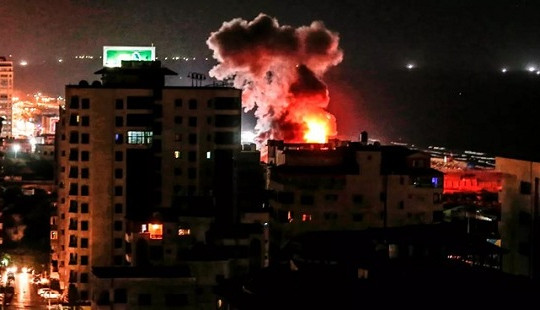 Người dân Israel hoảng loạn trước trận "mưa tên lửa" phóng từ dải Gaza