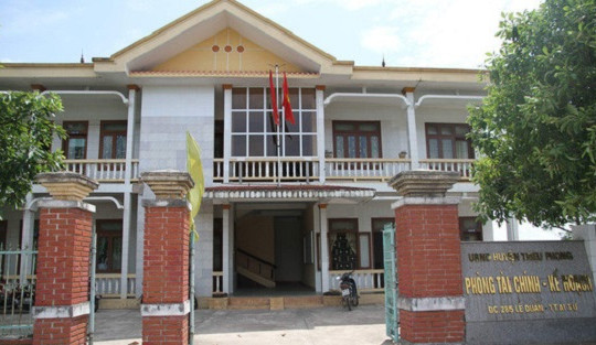 Buộc thôi việc nam chuyên viên sàm sỡ đồng nghiệp ở Quảng Trị