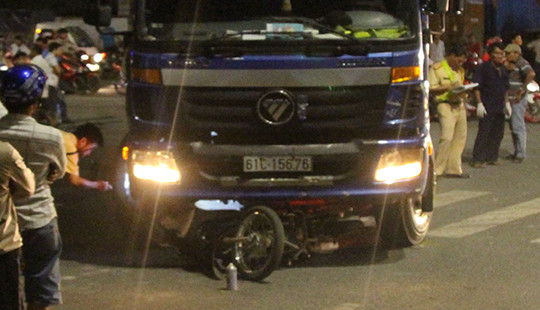 Người phụ nữ thiệt mạng sau cú va chạm với xe tải