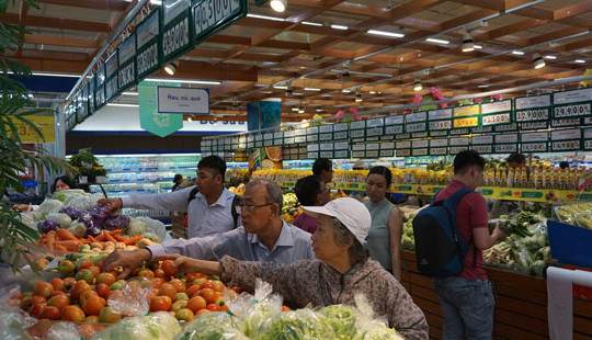 Siêu thị giảm giá sốc cuối tuần và tặng hơn 200.000 phiếu mua hàng