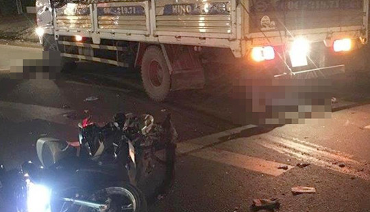 Sau cú va chạm với xe tải, 2 người thiệt mạng tại chỗ