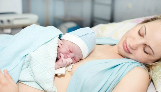 Lợi ích của tiếp xúc 'da kề da' ngay sau sinh