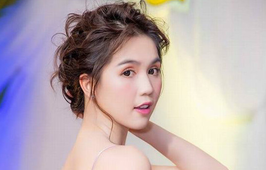 Ngọc Trinh khoe vẻ đẹp vạn người mê tại Hà Nội