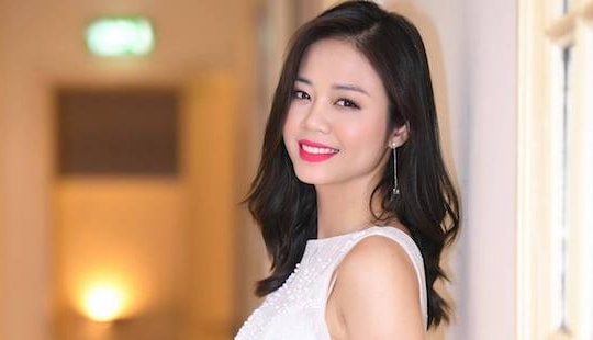 Huệ Thương khoe nhan sắc ngọt ngào, cuốn hút mọi góc nhìn
