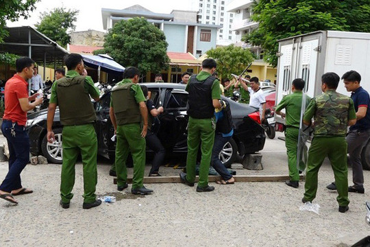 Cầm dao xông vào đe dọa, tấn công tại trụ sở Công an