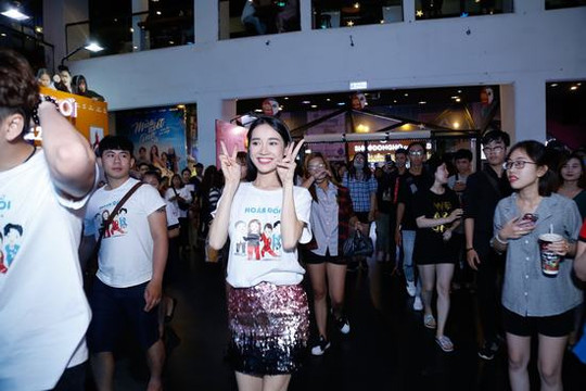 Trốn Trường Giang, Nhã Phương tình tứ bên Ngô Kiến Huy