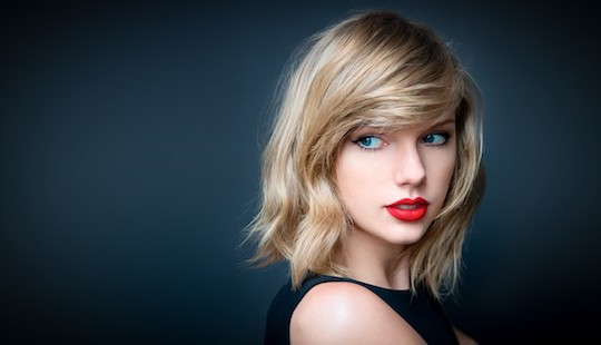 Taylor Swift từ "công chúa nhạc đồng quê” đến một "nữ hoàng" bốc lửa