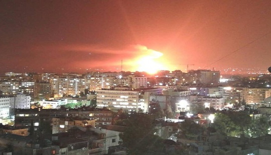 Syria bị tấn công, nổ lớn rung chuyển thủ đô Damascus