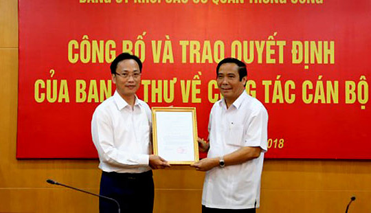 Đồng chí Lại Xuân Lâm nhận nhiệm vụ Phó Bí thư Đảng ủy Khối các cơ quan Trung ương