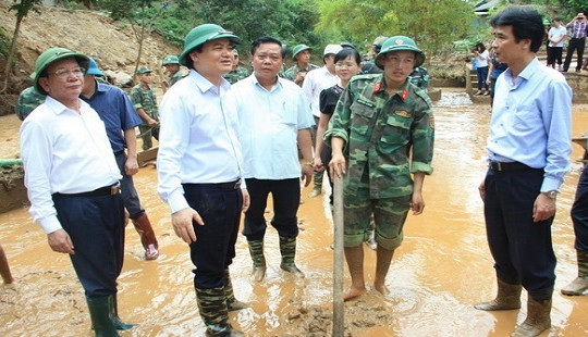 Bộ trưởng Bộ GD-ĐT mong học sinh, thầy cô ở Sơn La sớm ổn định trở lại trường