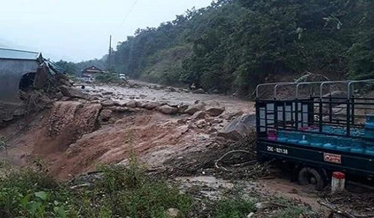 Lai Châu: Cố đi qua đường bị sạt lở, hai người đàn ông bị lũ cuốn trôi