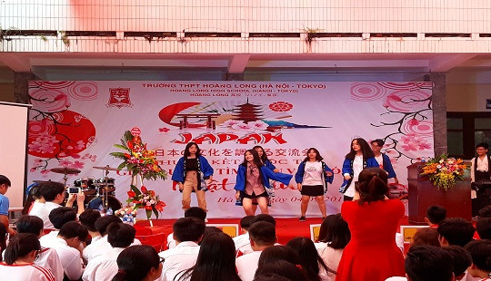 Học sinh trường THPT Hoàng Long hùng biện bằng tiếng Nhật