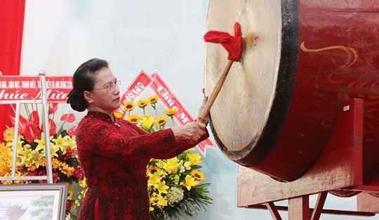 Chủ tịch Quốc hội dự Lễ khai giảng tại trường Chuyên Lê Hồng Phong