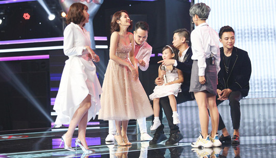 The Voice Kids - Giọng Hát Việt Nhí 2018 tập 1: Xuất hiện viên ngọc quý
